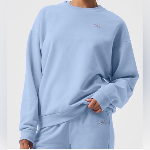 ALO Yoga Tops - NWT ALO Yoga accolade crew sweatshirt medium seashell blue ✨ new + ribbed shorts